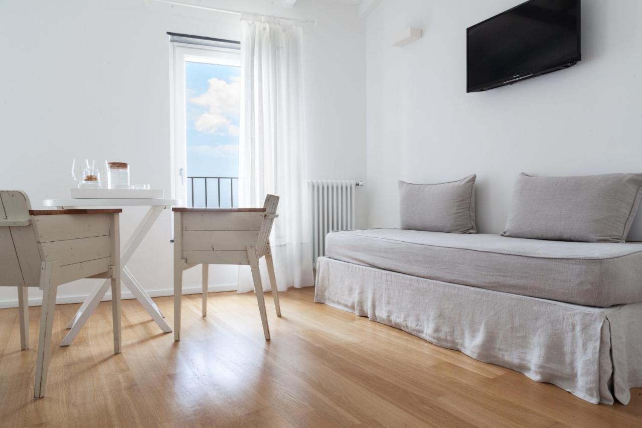 La Mala - Camere Di Charme Vernazza Bagian luar foto